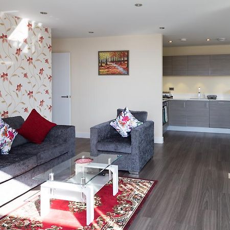 Contemporary & Homely Penthouse, 2 Mins Walk From Cambridge Station, Lift Access, Secured Gated On-Site Parking, Self Check-In, Super Fast Wifi, Terrace & Sleeps 6 Luaran gambar