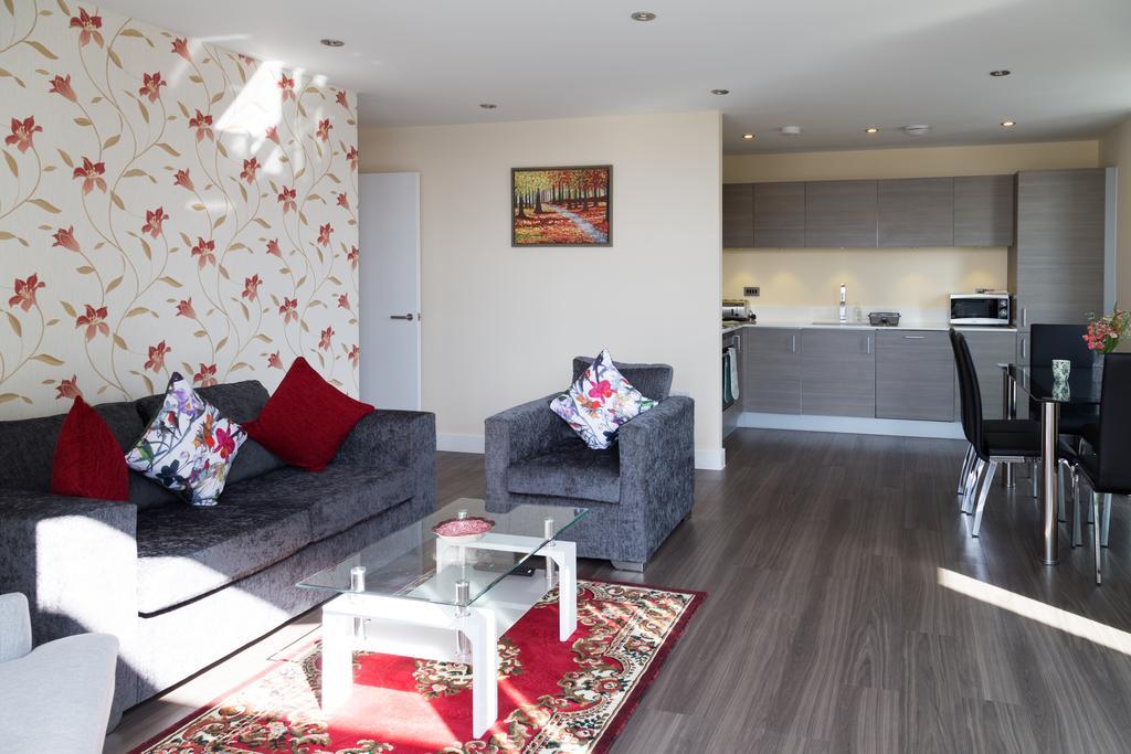 Contemporary & Homely Penthouse, 2 Mins Walk From Cambridge Station, Lift Access, Secured Gated On-Site Parking, Self Check-In, Super Fast Wifi, Terrace & Sleeps 6 Luaran gambar