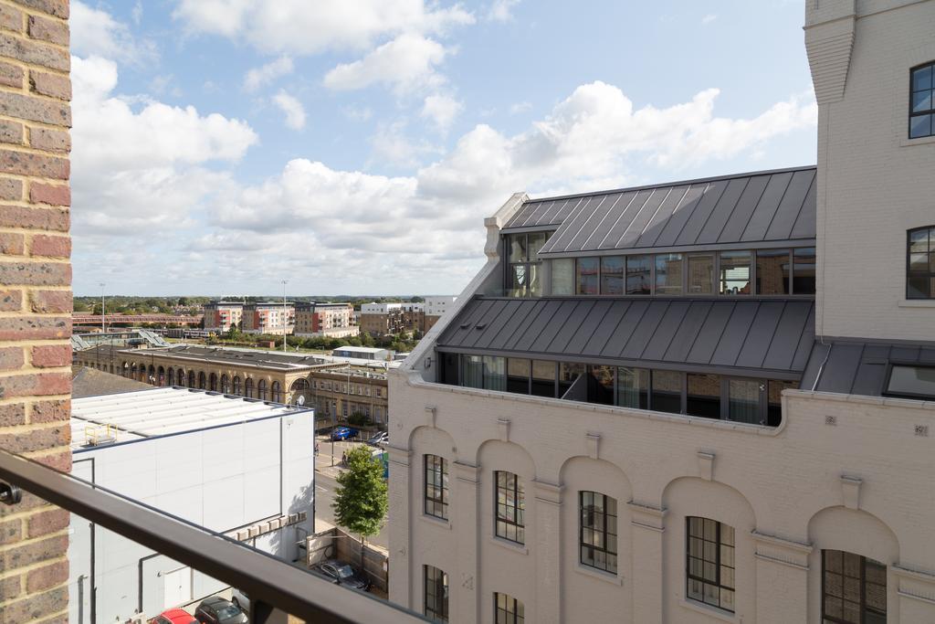 Contemporary & Homely Penthouse, 2 Mins Walk From Cambridge Station, Lift Access, Secured Gated On-Site Parking, Self Check-In, Super Fast Wifi, Terrace & Sleeps 6 Luaran gambar