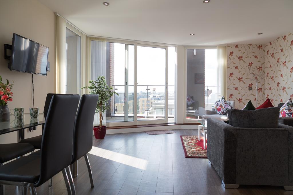 Contemporary & Homely Penthouse, 2 Mins Walk From Cambridge Station, Lift Access, Secured Gated On-Site Parking, Self Check-In, Super Fast Wifi, Terrace & Sleeps 6 Luaran gambar