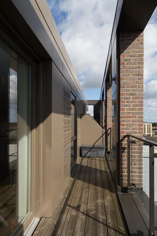 Contemporary & Homely Penthouse, 2 Mins Walk From Cambridge Station, Lift Access, Secured Gated On-Site Parking, Self Check-In, Super Fast Wifi, Terrace & Sleeps 6 Luaran gambar