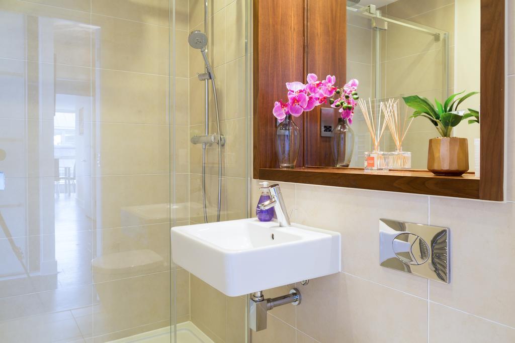 Contemporary & Homely Penthouse, 2 Mins Walk From Cambridge Station, Lift Access, Secured Gated On-Site Parking, Self Check-In, Super Fast Wifi, Terrace & Sleeps 6 Luaran gambar