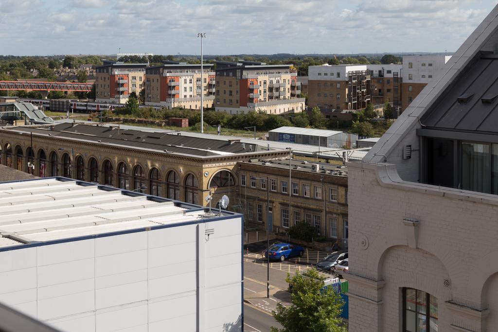 Contemporary & Homely Penthouse, 2 Mins Walk From Cambridge Station, Lift Access, Secured Gated On-Site Parking, Self Check-In, Super Fast Wifi, Terrace & Sleeps 6 Luaran gambar